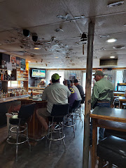 Cocktail bar near Cozy Motel